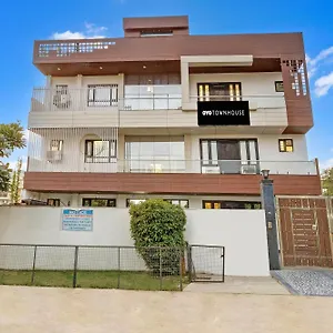 Townhouse Mayfield Garden Nearby Golf Course Road Gurgaon
